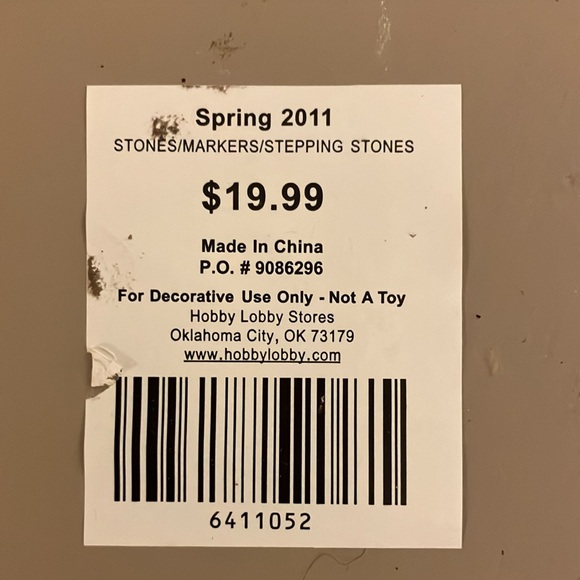 Holly Hobby Stone Marker/Stepping Stone Of Cat Paws - Picture 5 of 5